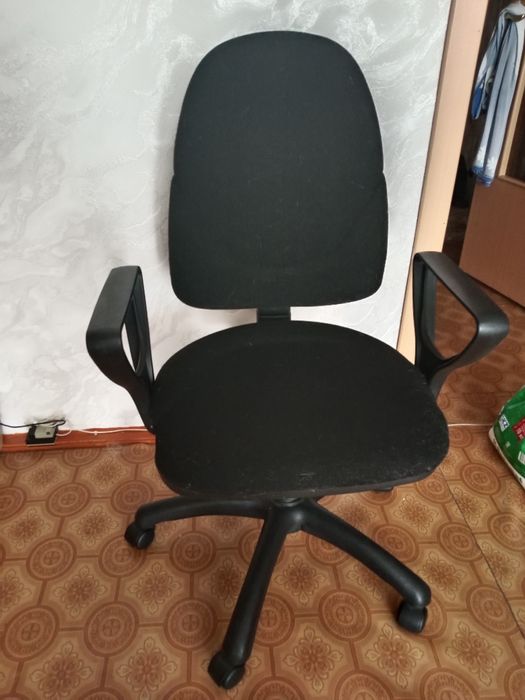 Продам компьютерное кресло.