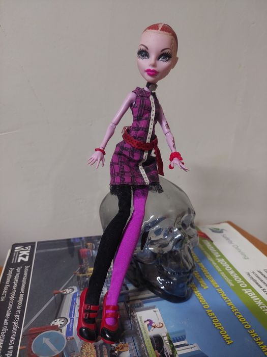 Кукла монстер хай