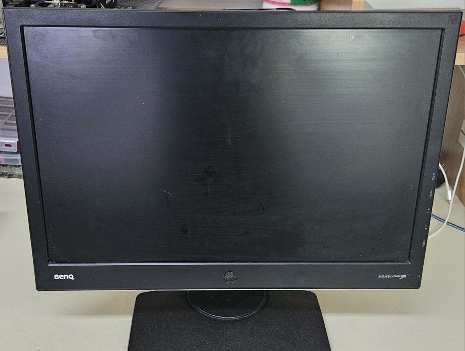 Монитор 19" BenQ E900W — надежный рабочий лошадка для дома и офиса