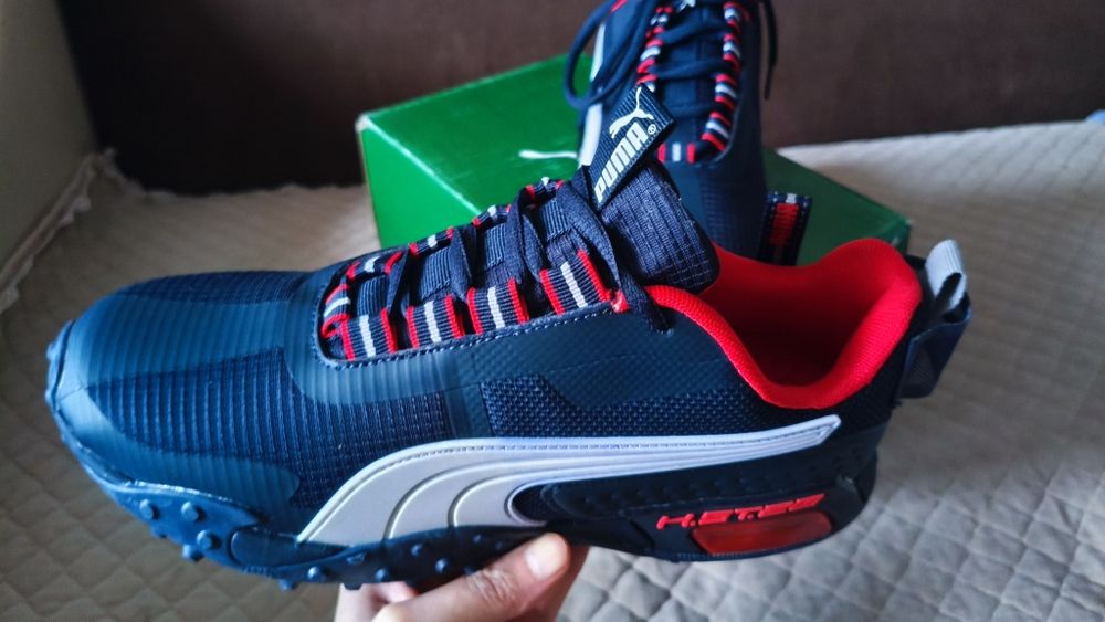 Продам новые кроссовки Puma