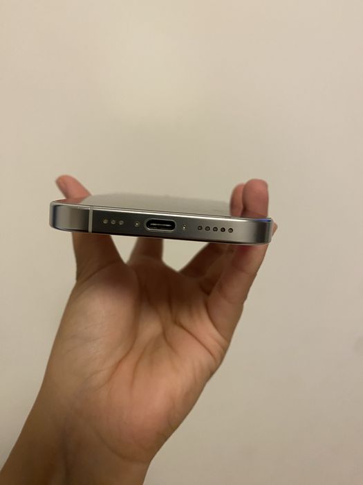 Продаю iphone 16 pro