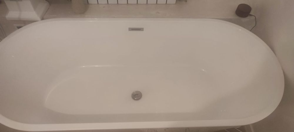 Продам холодильник есть ещё ванна.