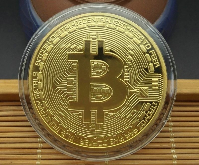 Монета Bitcoin..