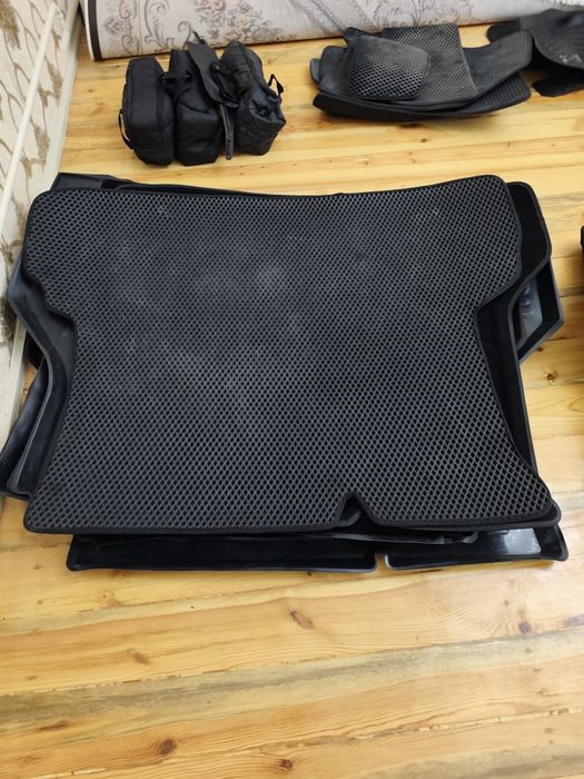 Полик для багажа Кобальта в отличном состоянии