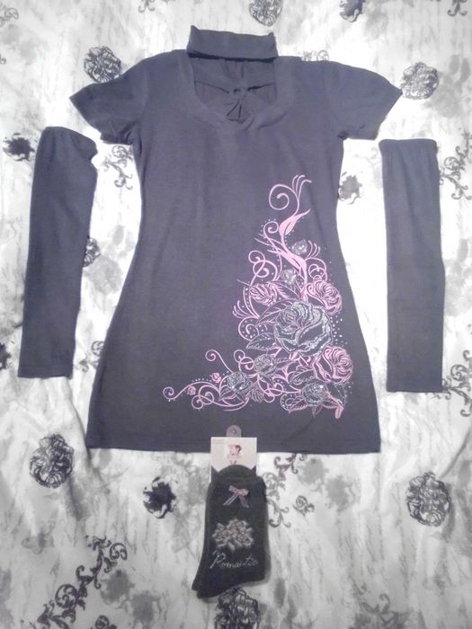 Интересна рокля и туника със свалящи се ръкави и с топлещи чорапи