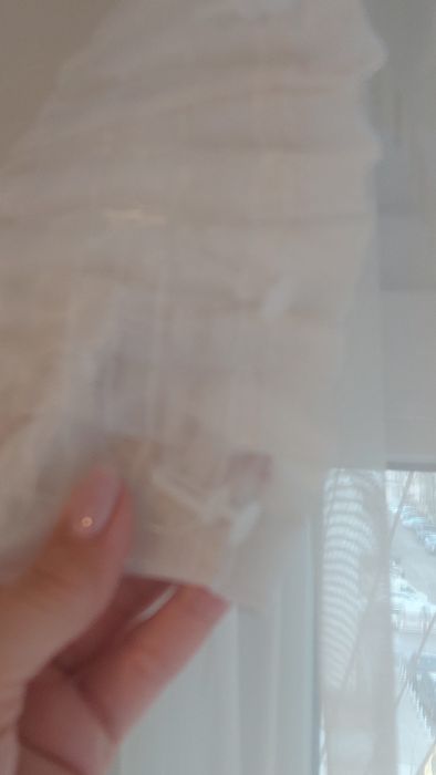 Перде, цвят екрю от органза с орнаменти на плата