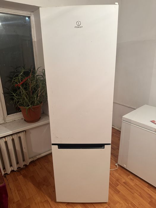 Холодильник Indesit