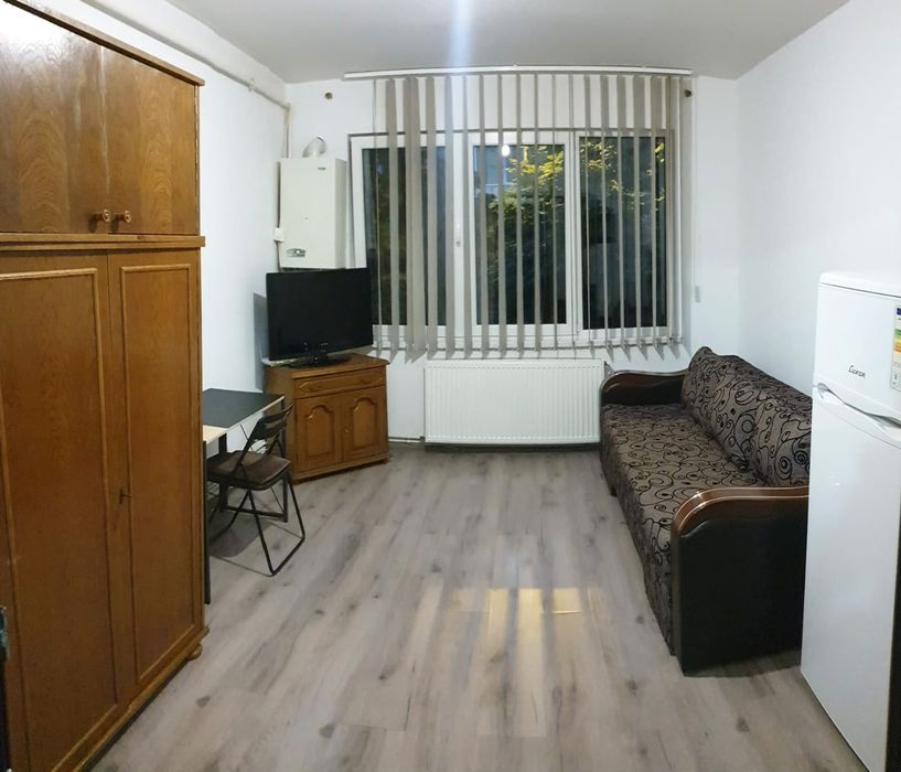 Inchiriez garsoniera in Brasov, zona Spitalul Judeten/ Închiriez garsonieră în Brașov, etaj 1