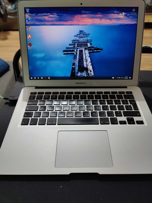 MacBook Air - intel i5 - baterie noua - pret fix 499 lei