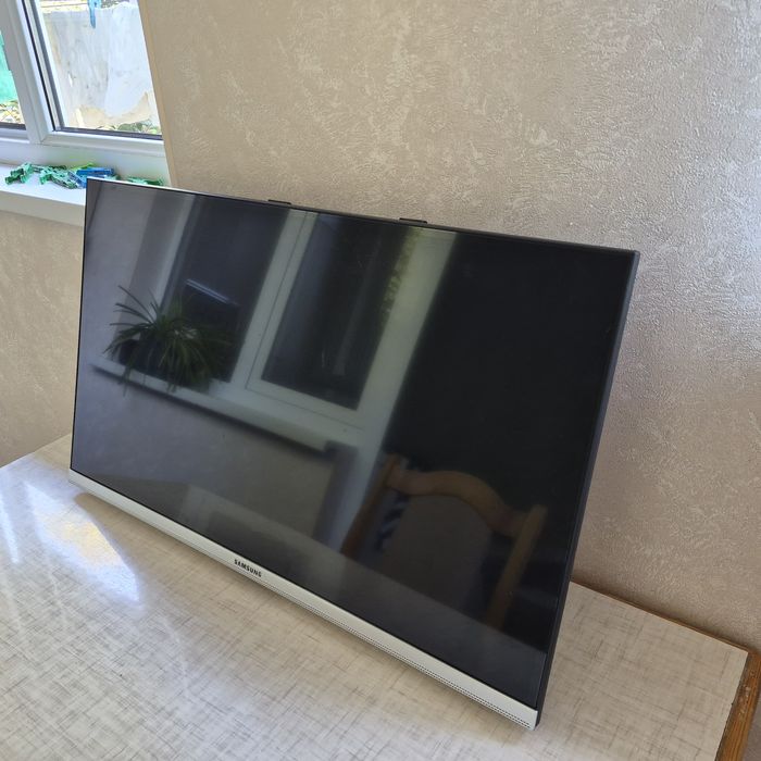 SAMSUNG 32 talik televizor. Smart Box bilan