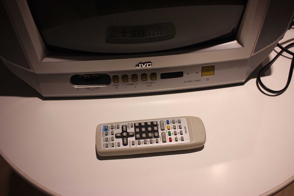 Продается ЭЛТ телевизор марки JVC AV-14FT