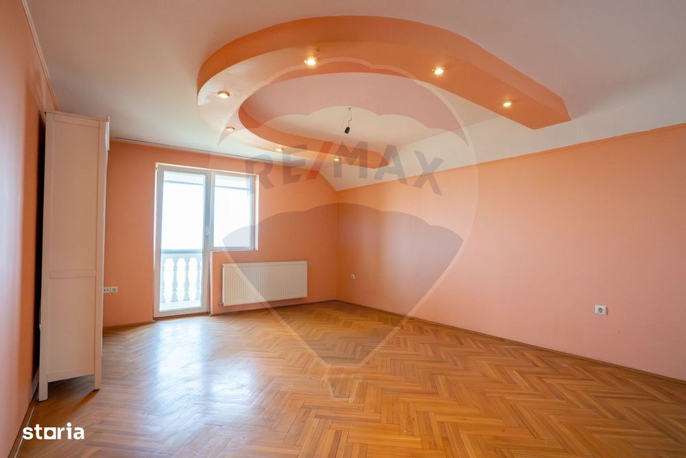 De vânzare Casă spațioasă cu teren 1.000 mp Beverly Hills, Sanmartin