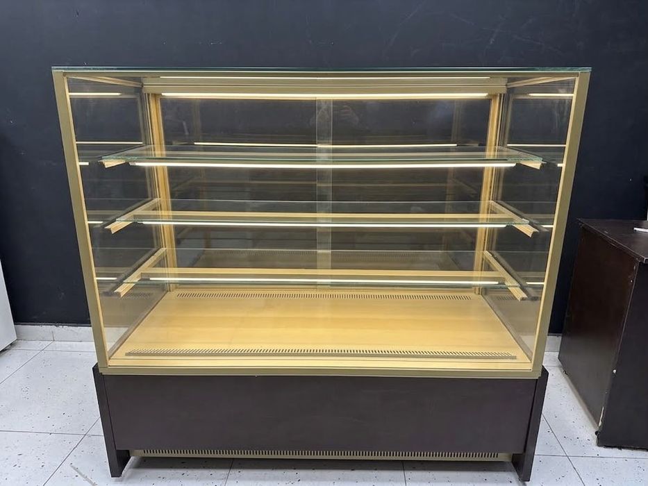 Продам витринный холодильник