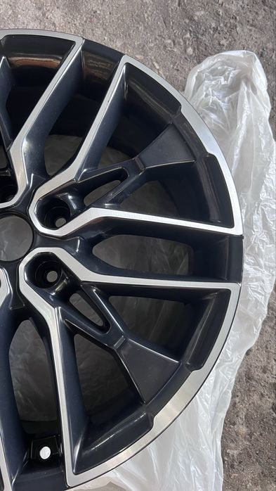 Продам диск от kia k5 1 шт.