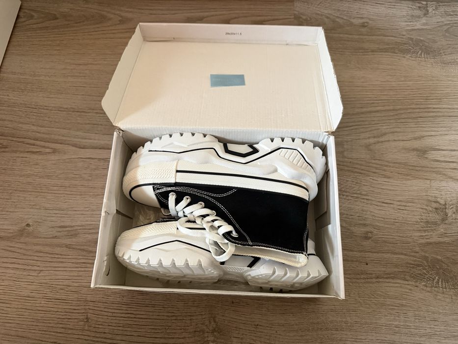 Обувки с висока платформа