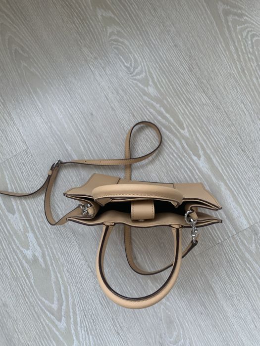 Продаю сумку в бежевом цвете