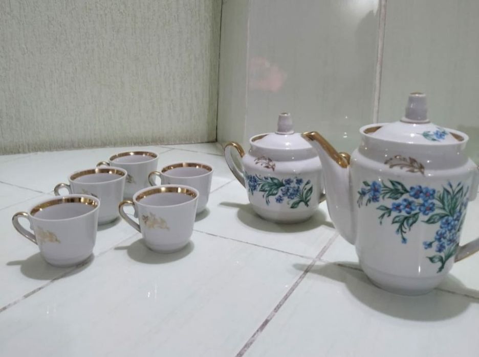 Кофейные сервизы, 2 набора: производство СССР и Китай