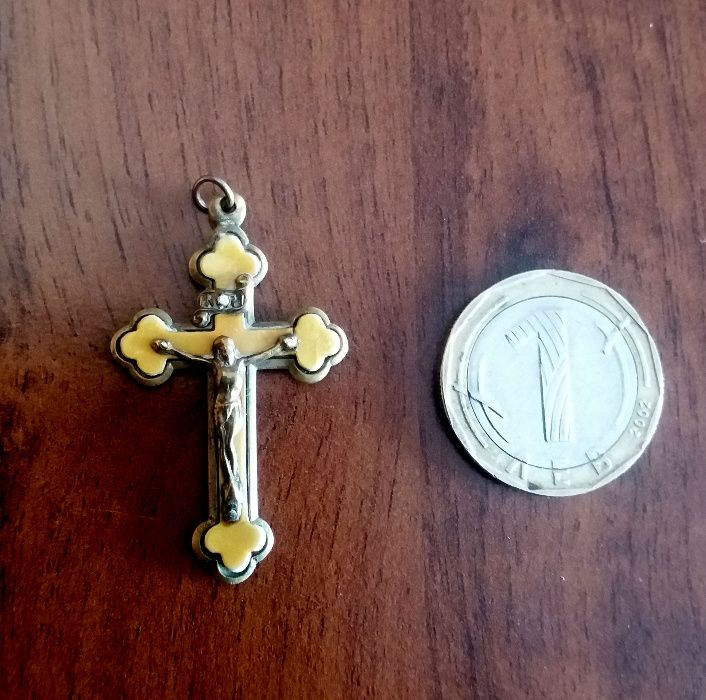 Старинна брошка за носия, Старинно кръстче