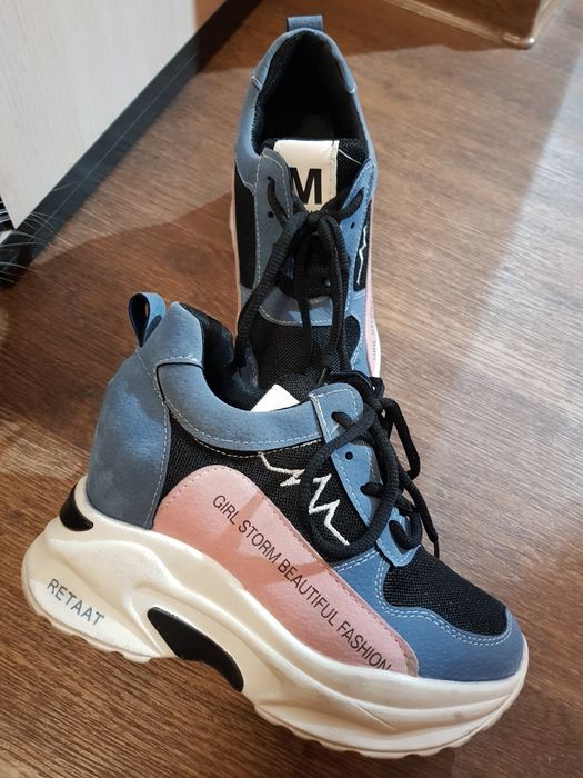 Продам кроссовки 35 р-р