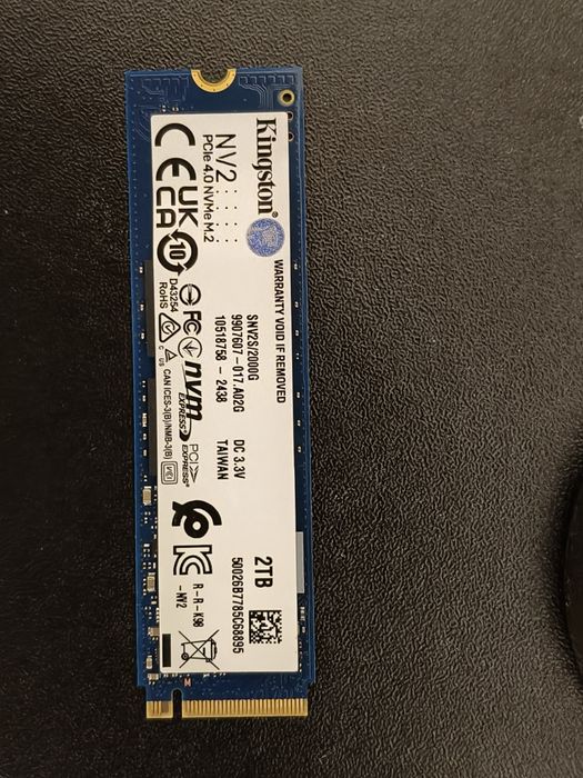 Vând SSD Kingston NV2 2TB nvme Nou