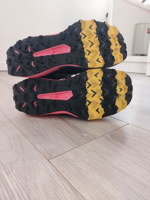 Маратонки за бягане Joma, 39 номер
Дамски спортни обувки, бягане, розо