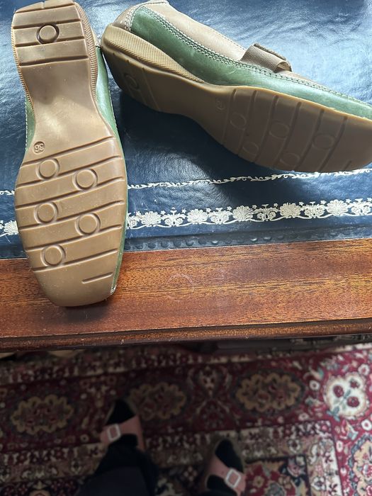 Нови кожени много леки обувки