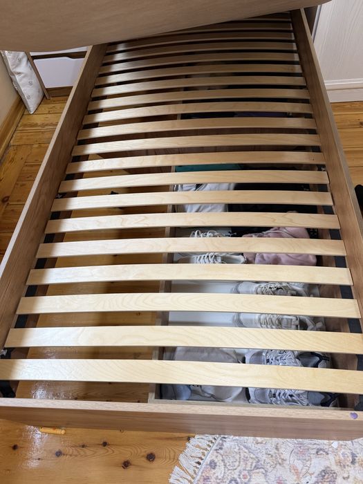 Кровать БУ 90*200 с выкатной полкой, матрас + тумба в подарок