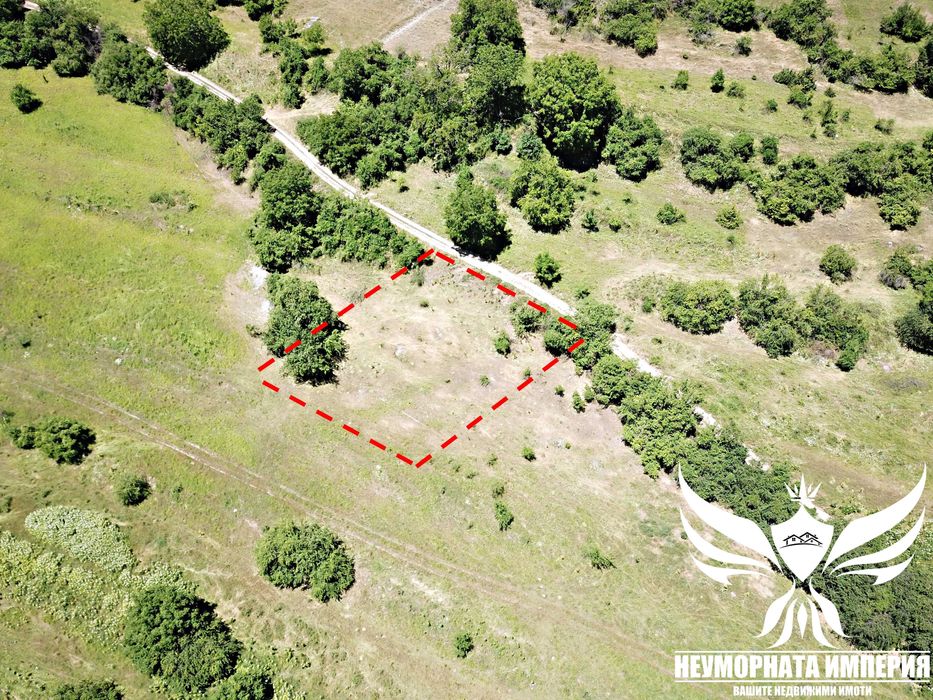 Продавам парцел УПИ 900кв.м. в село Орехово обл.Смолян