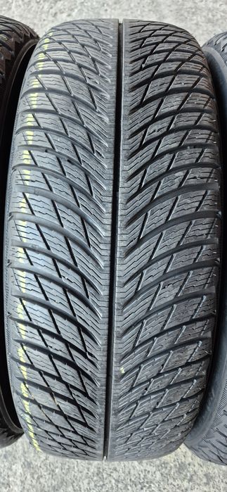 4 anvelope iarna ca noi Michelin 235/60/17.Pretul este pe bucata.