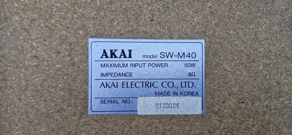 Boxe Akai model SW-M 40