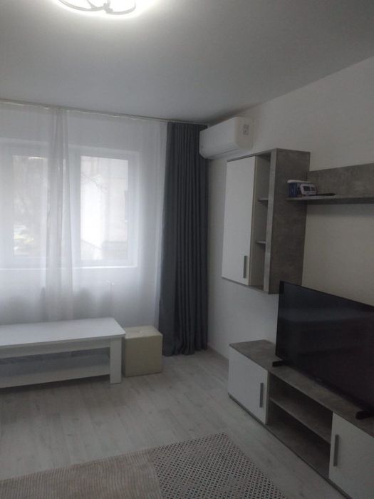 Proprietar inchiriez pe termen lung 2 camere Casa de Cultura