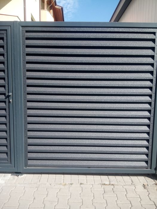 Изработка и монтаж на ламелни врати и огради.