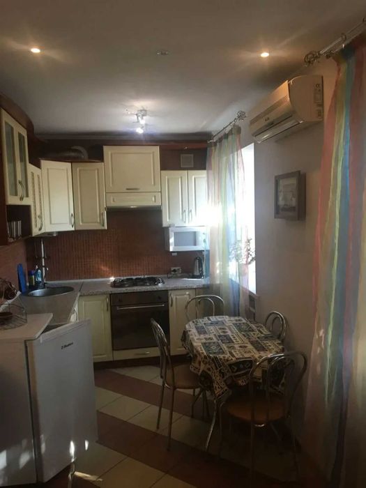 Дава се под наем Двустаен апартамент в София, Център - 56 кв.м за 397.8 € - Снимка #1