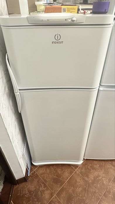 Продам холодильник INDESIT