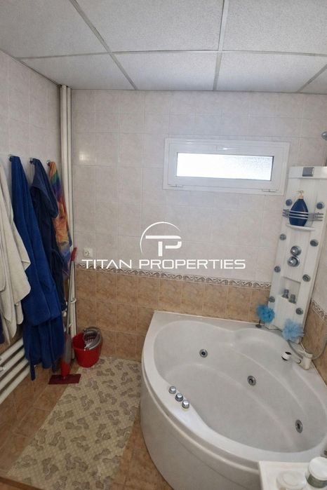 Тристаен апартамент за продажба в кв. Изгрев