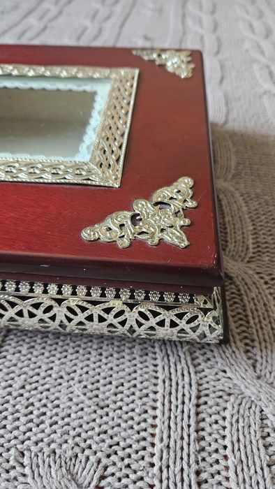 Голяма дървена кутия "махагон и сребро" 31х23х8