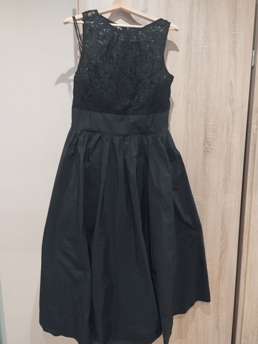 Официална черна рокля SWING