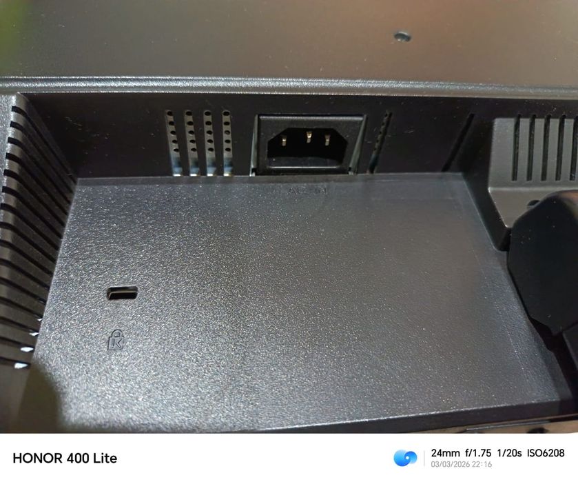 Монитор Philips.