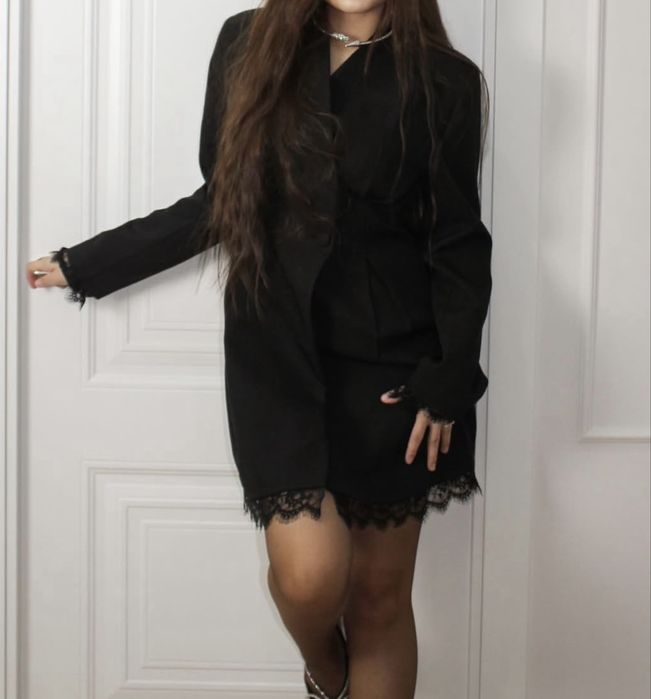 Продаётся чёрное платье.