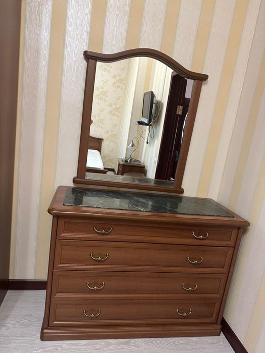 Срочно Продам гарнитур лля спальни