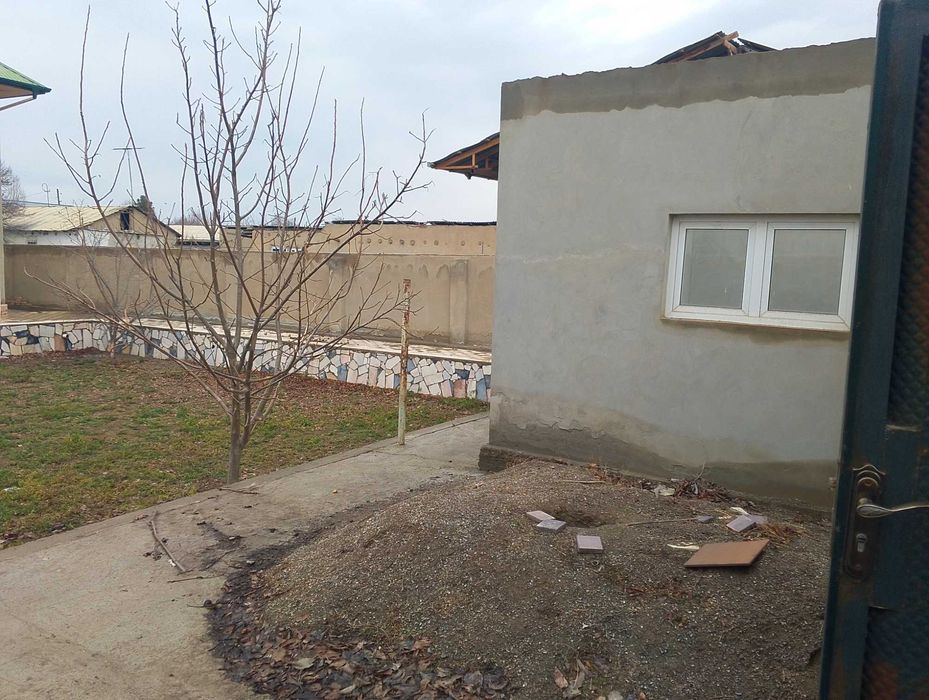 8 sotixli hovli sotiladi