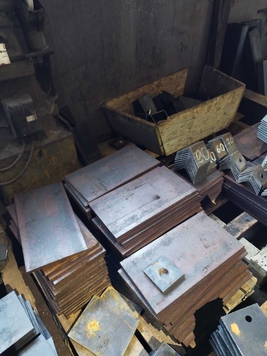 Рязане на метал на лентоотрезна машина на профили, тръби, шини, винкел