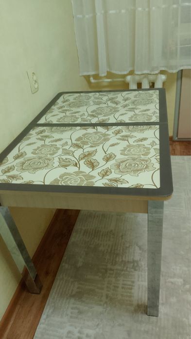 Стол стеклянный раздвигается