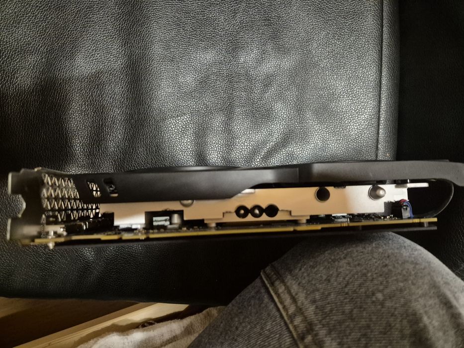 Placa Video RX580 XFX(nu da video input)