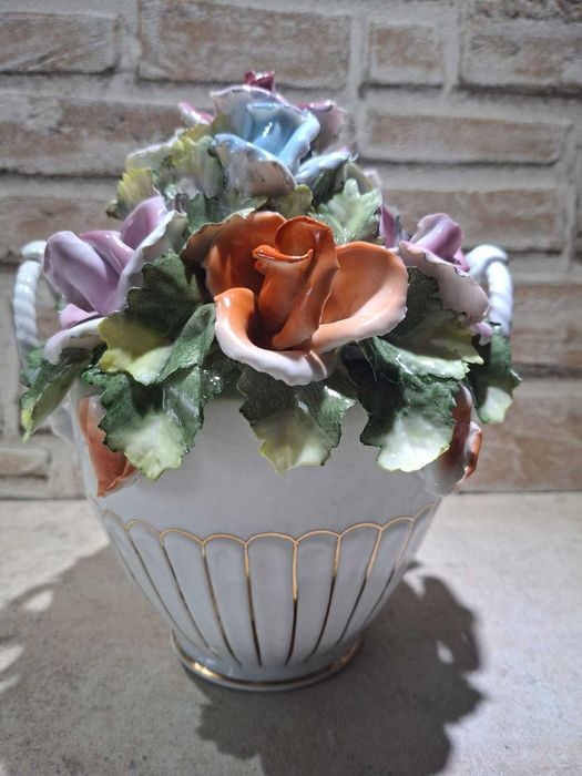 Set decorativ vaze cu flori din portelan