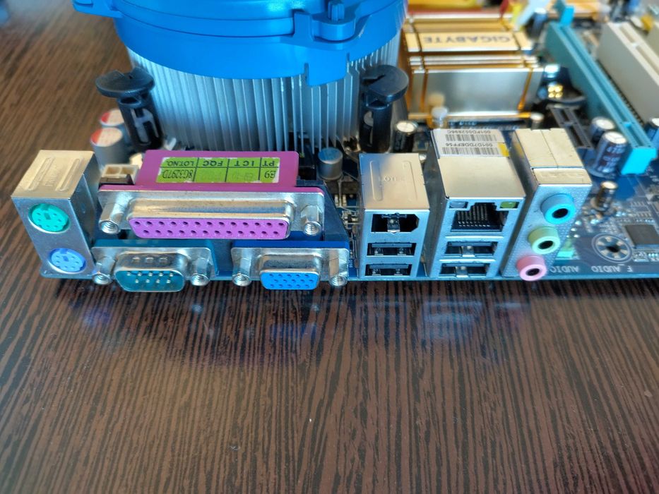 Placa de baza Gigabyte, socket 775 + Q6700, 4xDDR2 testata