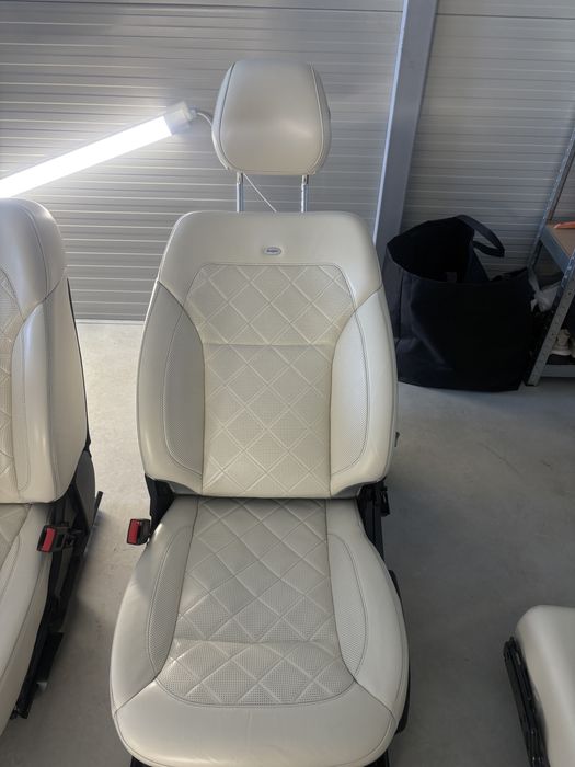 Vopsit scaune piele auto Brașov | Recondiționare piele