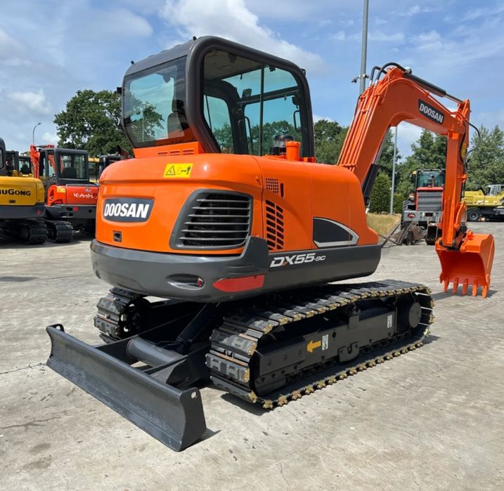 Midi-excavator Doosan DX55-9C (2018) • 4000 Ore •5.5 tone . Șenile Oțel + Cauciuc • București