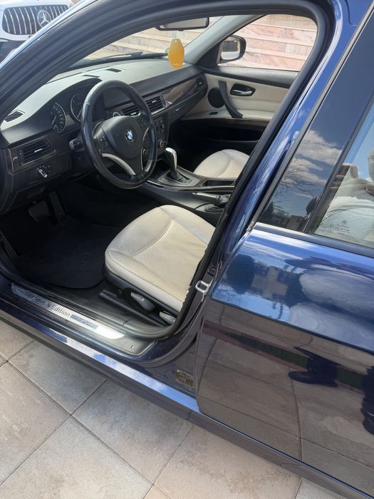 Vand sau schimb Bmw 320 d 2011 numere rosii valabiele 2 luni