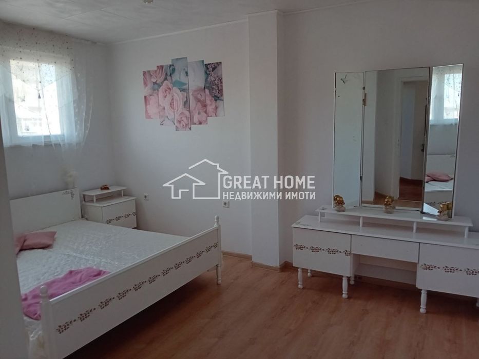 Дава се под наем Тристаен апартамент в Търговище, Център - 76 кв.м за 255 € - Снимка #2